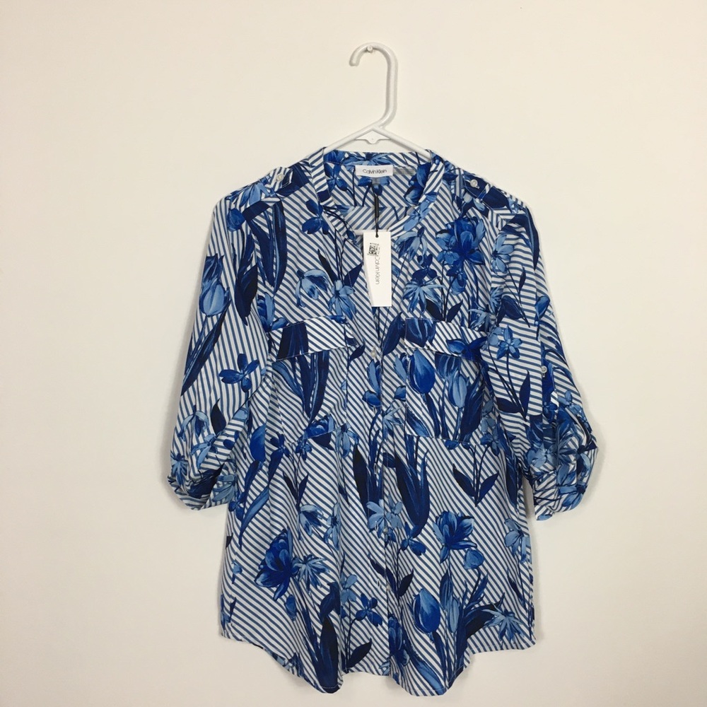 Calvin Klein Rolled Sleeve ‘Blue/White’ Button Up Blouse Woman’s Size Medium